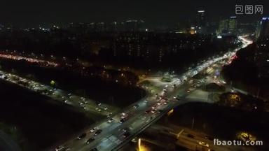 首尔的交通在奥林匹克高速<strong>公路</strong>天桥和半坡高速<strong>公路</strong>在秋夜。鸟瞰图